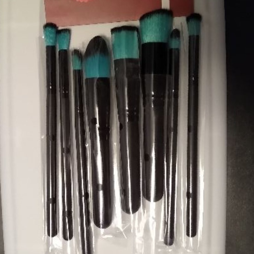 8 Pc. Qivange Makeup Brushes